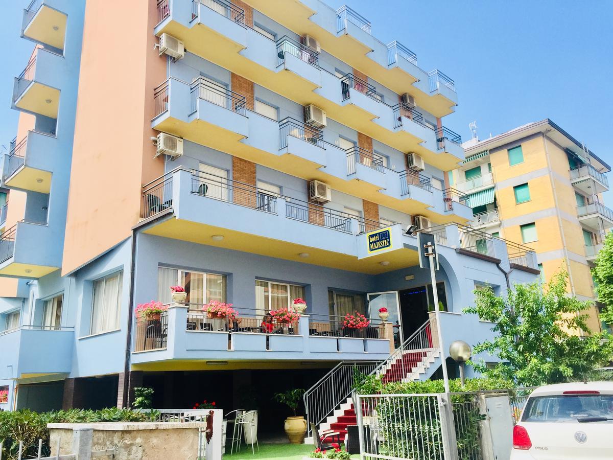 Hotel Majestic Cesenatico Esterno foto